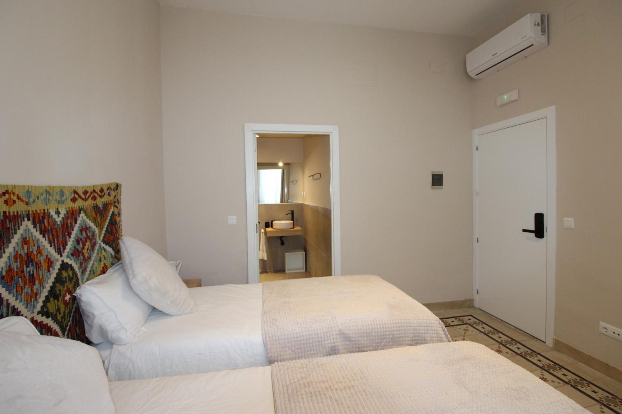 Double Room Private Bathroom